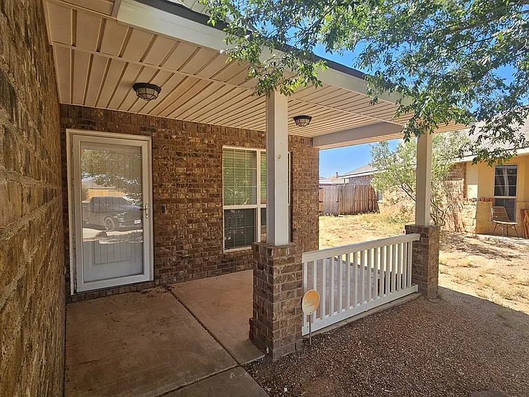 916 Mays Dr — Photo 17
