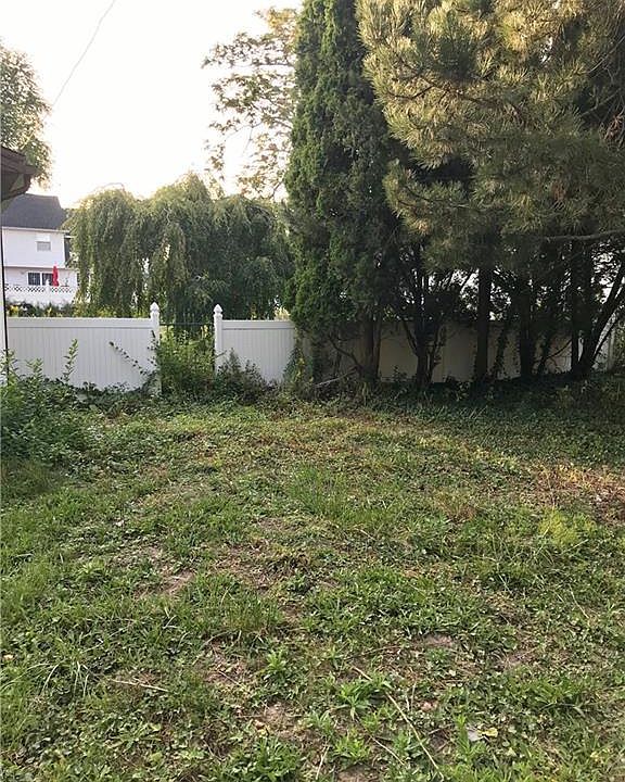 2nd image of 350 Watson St