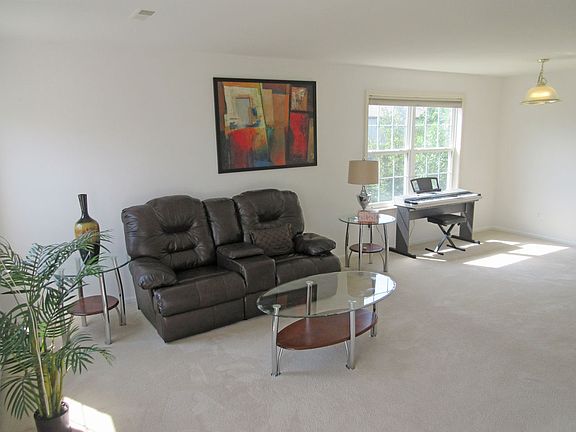 5th image of 2889 Barclay Way