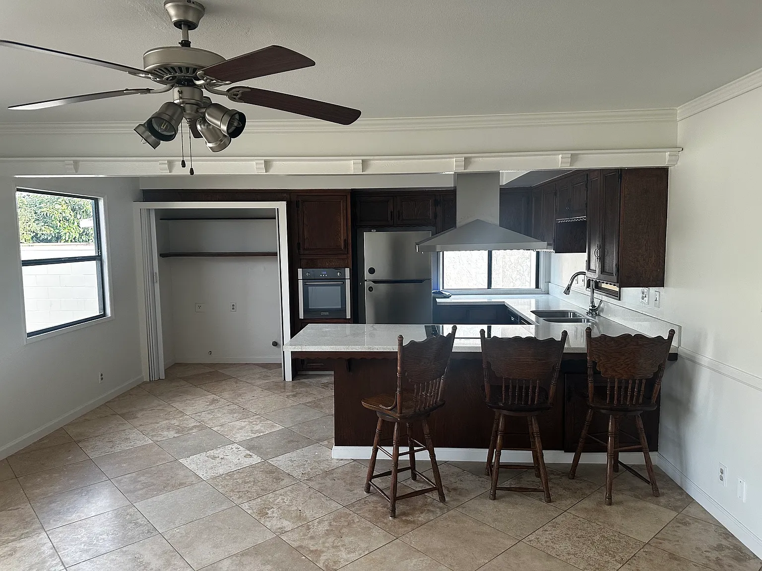 3 bed, 1364 sqft, $3,700 — Photo 3