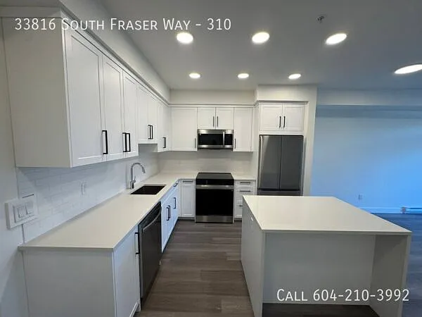 Downtown Abbotsford Like New 1 Bed — Photo 2