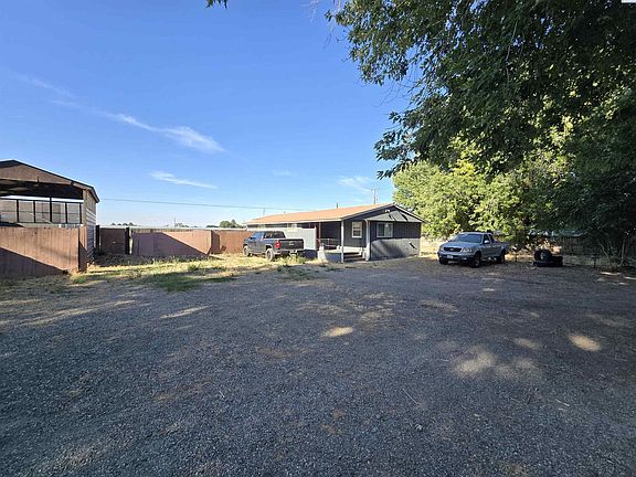 3rd image of 24524 S Oak St