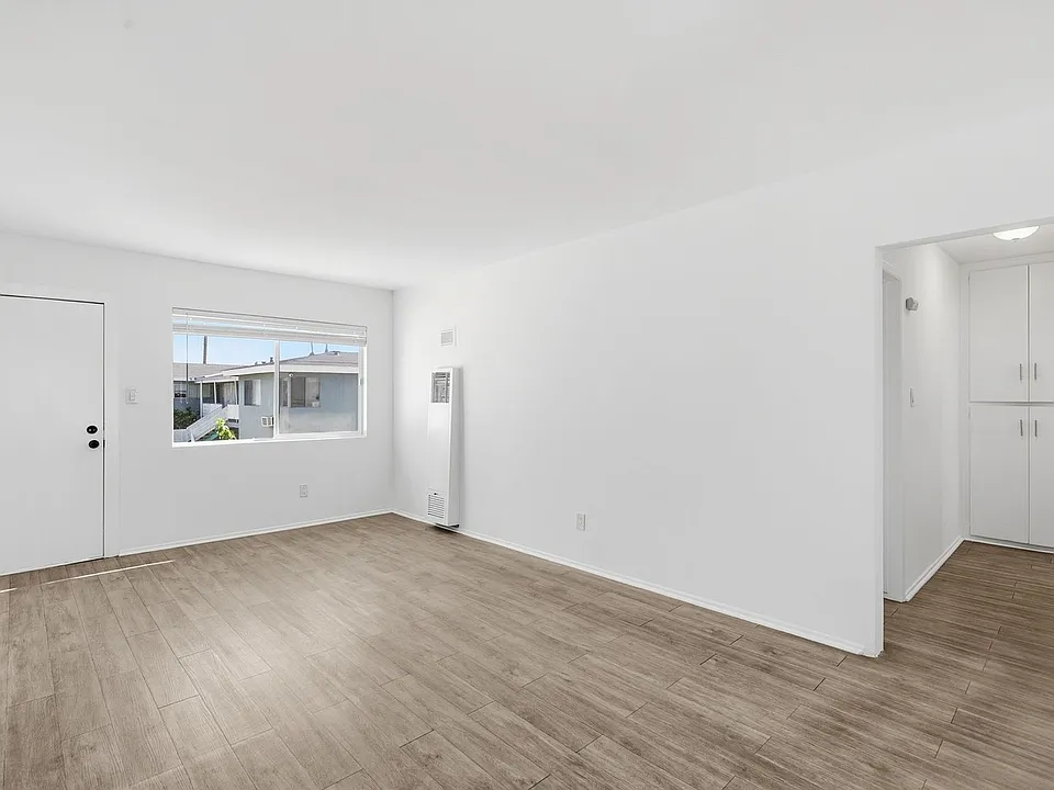 7100 Fulton Ave