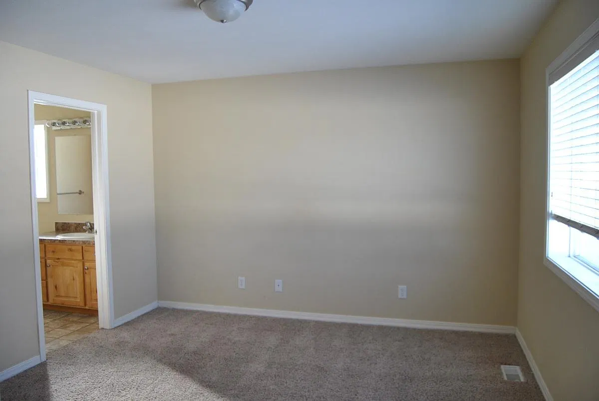 3 bed, 2295 sqft, $1,750 — Photo 2