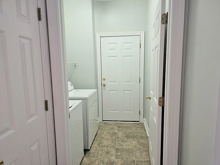 5006 Carleton Dr #126 — Photo 8