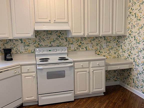 Kitchen has lots of cabinet space
