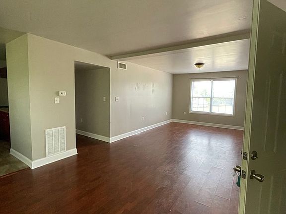 2nd image of 845 W Madison St #28