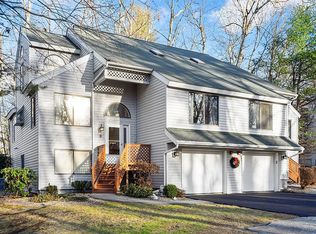 9 Overlook Dr #E, Atkinson, NH 03811