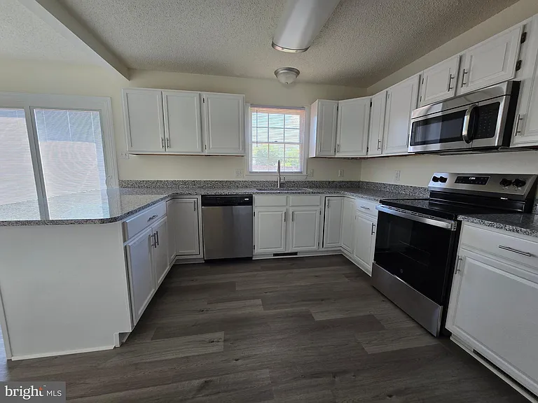 23 Lordship Ln — Photo 8