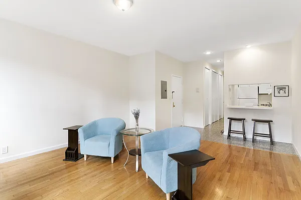 Rented by Cooper & Cooper Real Estate | media 9