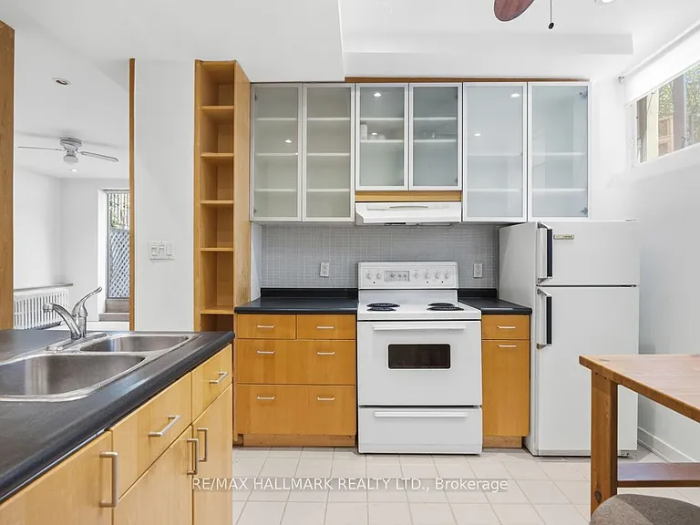 321 Palmerston Blvd #B — Photo 12