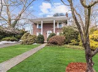 53 Sherwood Rd, Tenafly, NJ 07670