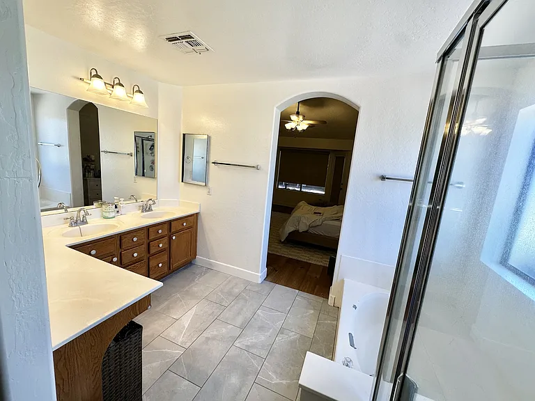 723 W Leah Ct — Photo 16