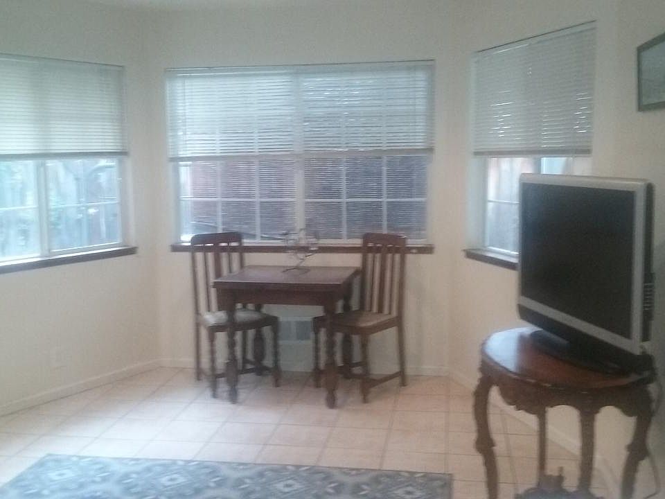 2nd image of 1364 Pine Ave
