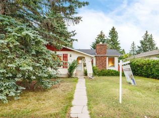 112 SE Silverthorn Rd NW, Calgary, AB T3B 4G1