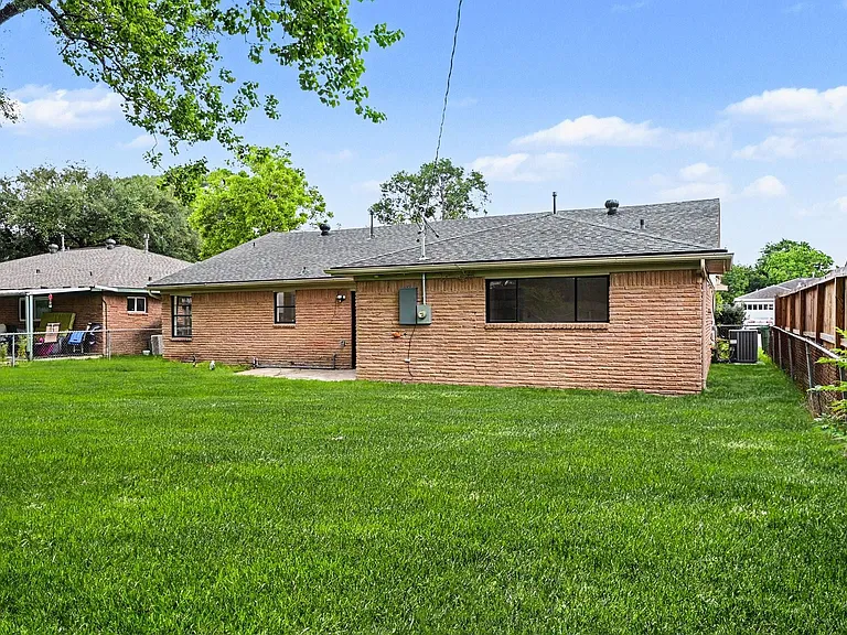 7607 Grape St — Photo 27