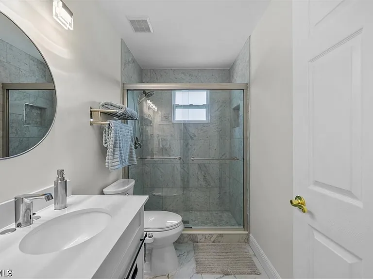 11179 Bentley Trace Ln E — Photo 9