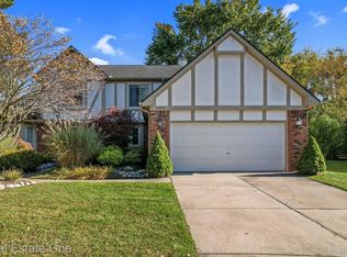 29606 English Way, Novi, MI 48377