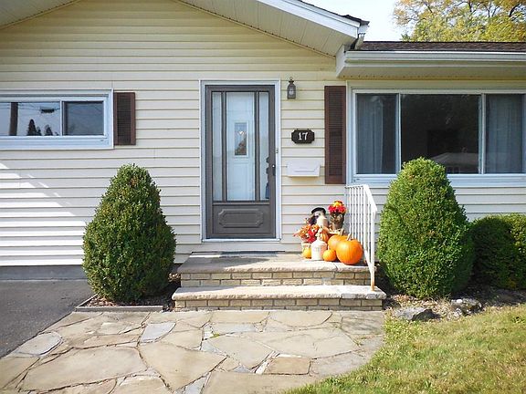 2nd image of 17 Sandy Ln
