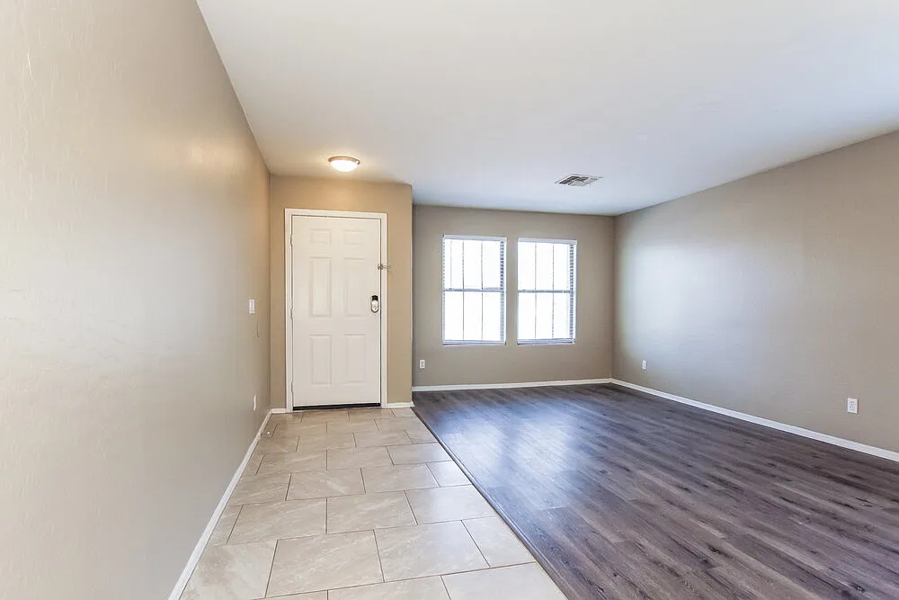 4 bed, 2.0 bath, 1900 sqft, $2,505 — Photo 4