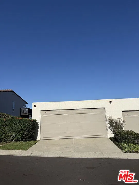3 bed, 2.0 bath, 1590 sqft, $5,000 — Photo 2