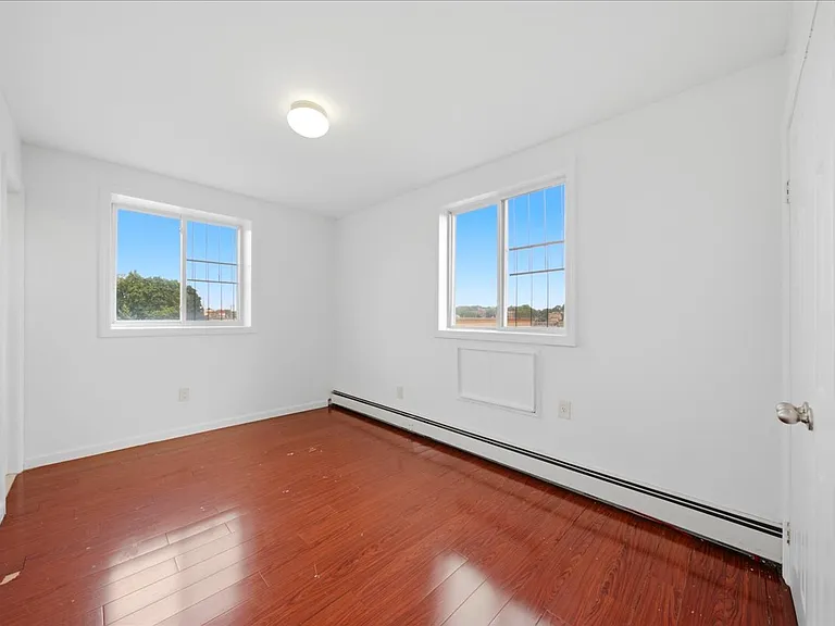 1114 E 211th St #2 — Photo 23