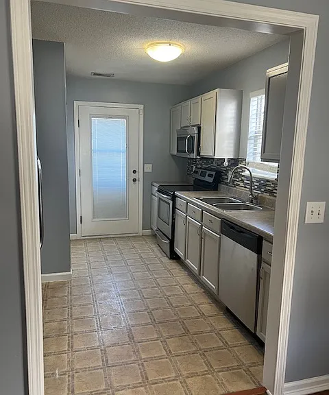109 Chapelwood Dr — Photo 15