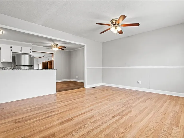 423 Sheffield Dr — Photo 15