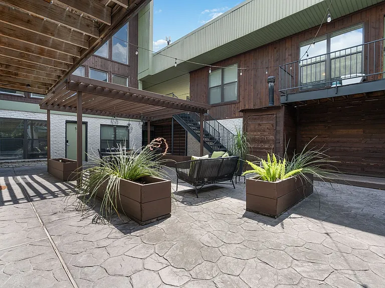 400 Westmoreland St — Photo 7