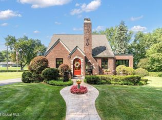 28 Highland Dr, East Greenbush, NY 12061