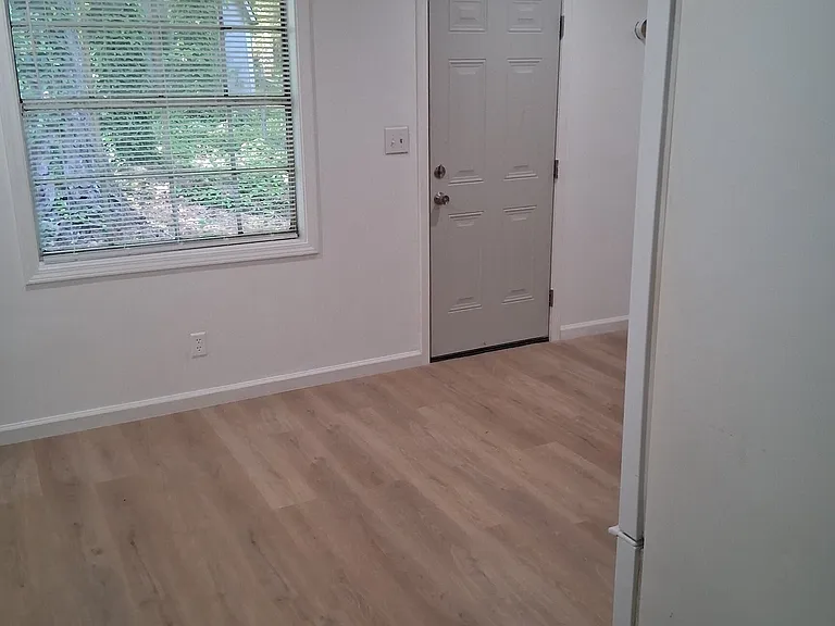 112 Burkshire Ct #B — Photo 8