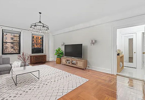3rd image of 300 W 108th St #2AA