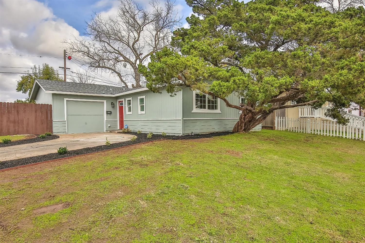 6100 Queen Ct photo 1