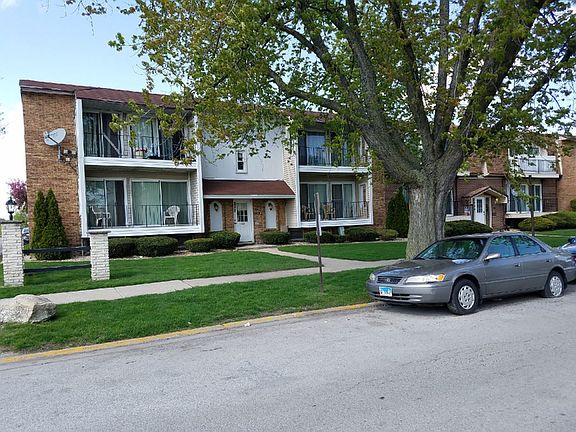 2nd image of 5648 W 105th St