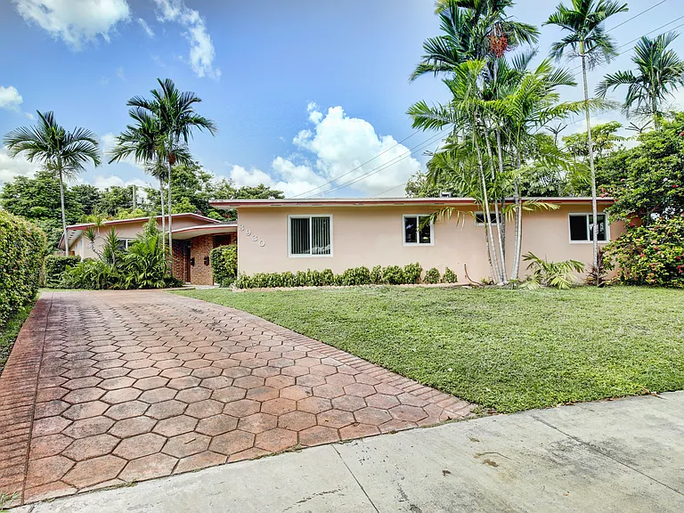 8930 SW 149th Ter #8930 — Photo 2