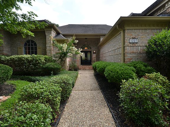 2nd image of 1227 Emerald Green Ln