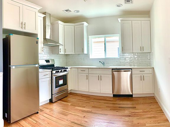3rd image of 440 Eltingville Blvd Floor 1