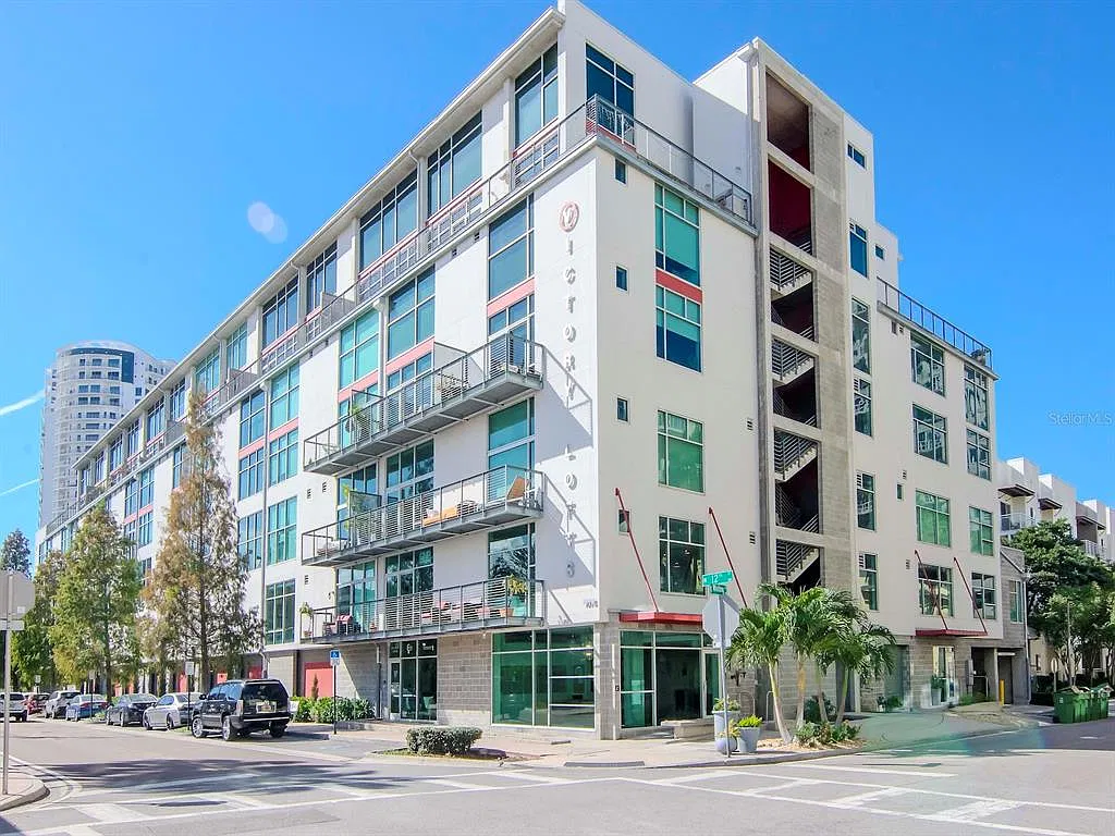 1 bed, 1.0 bath, 899 sqft, $3,300 — Photo 3