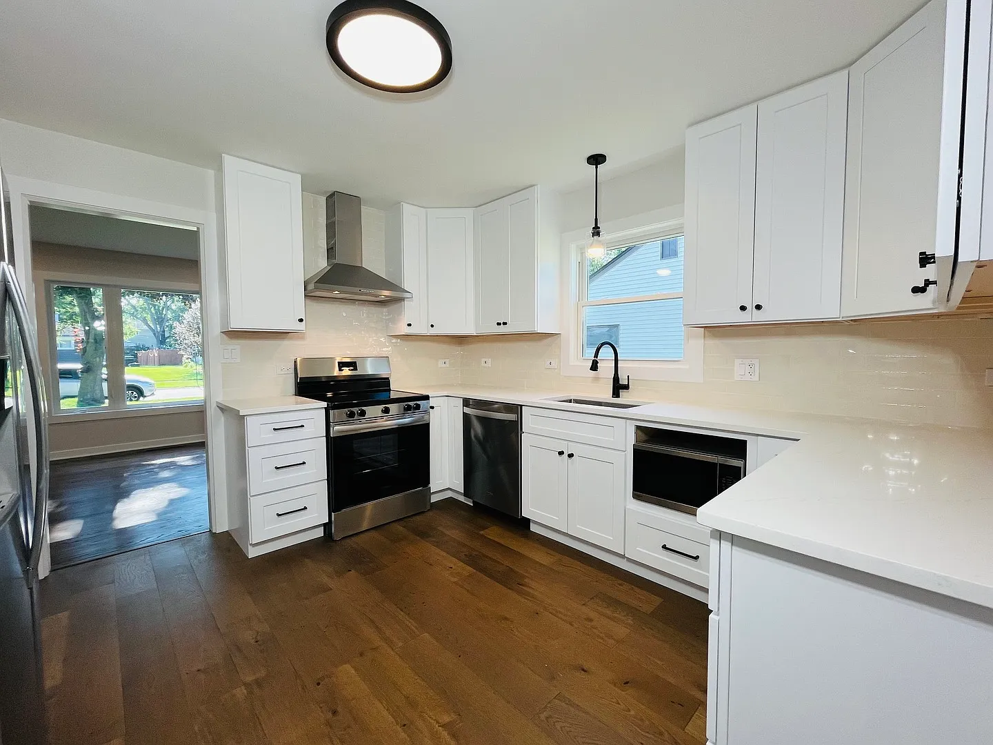 3 bed, 943 sqft, $2,950 — Photo 4