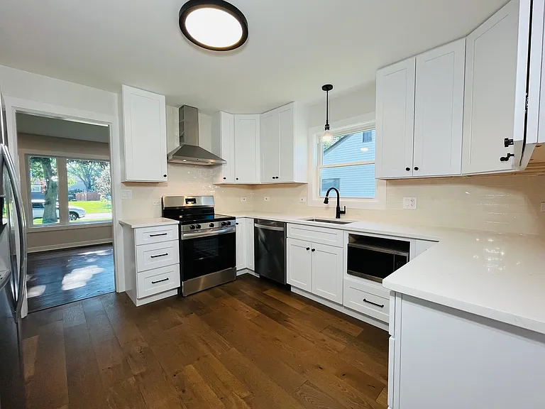 318 N Owen St — Photo 4