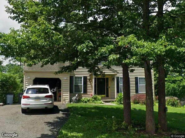 116 Live Oak Dr, Quakertown, PA 18951