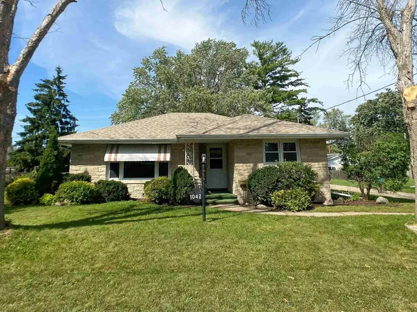 1042 Coolidge Ave, Oshkosh, WI 54902