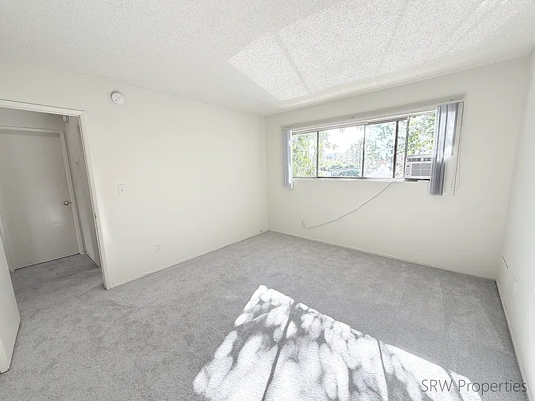 5000 Woodman Ave #14 — Photo 13