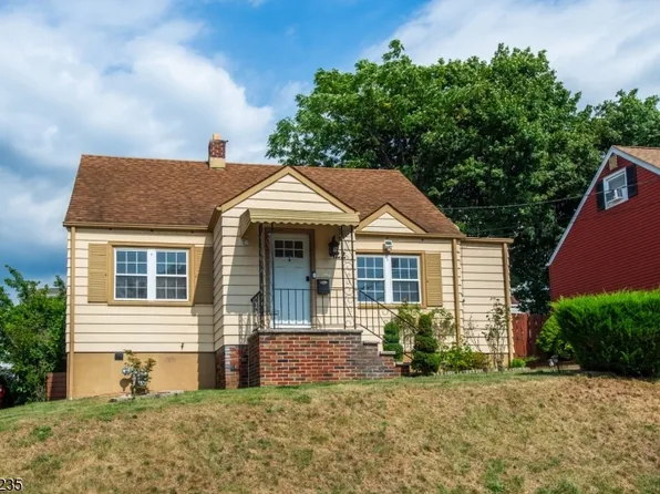 22 Northview Ter, Garfield City, NJ 07026