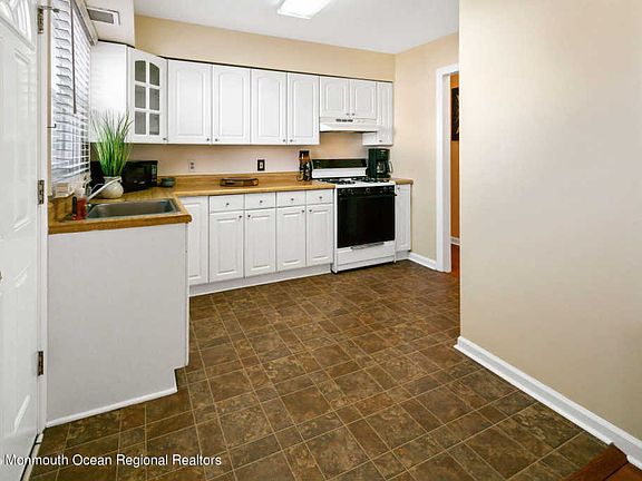 2nd image of 100 Terrace Ave