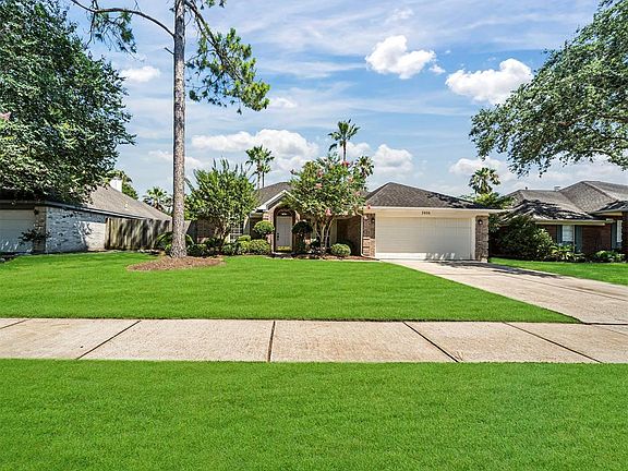3rd image of 3806 Pin Oak Dr S