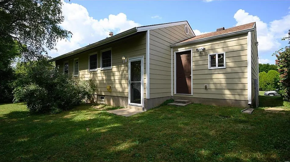 4 bed, 864 sqft, $1,550 — Photo 2