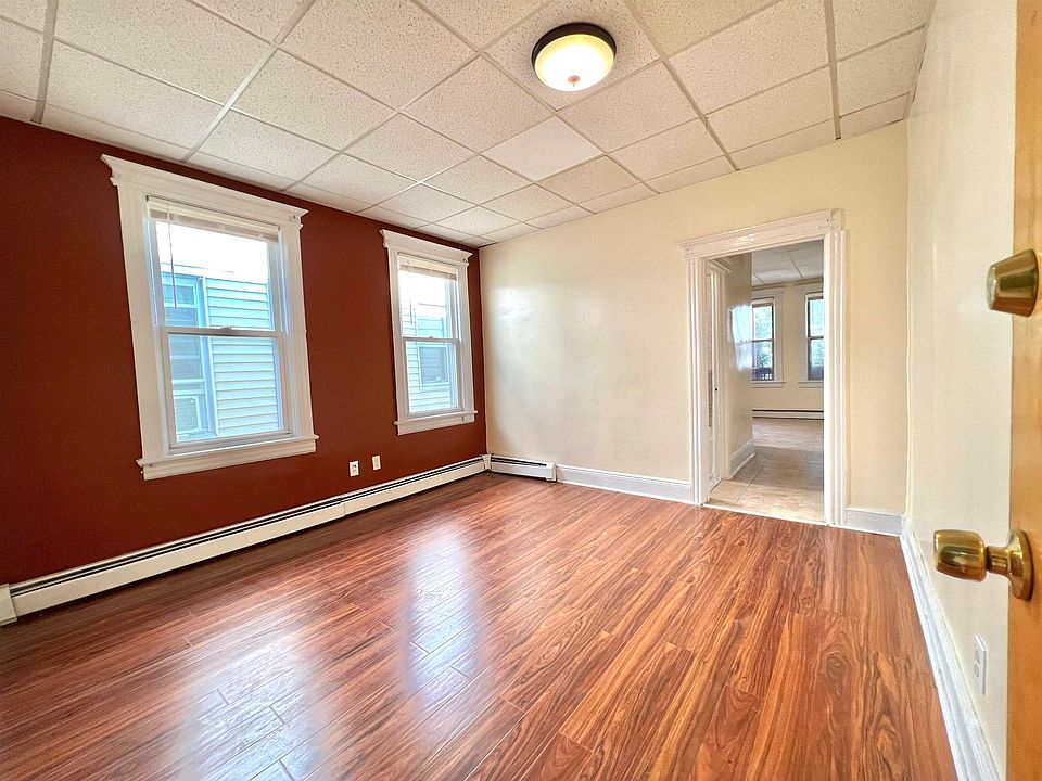 Living room before prior to tenants