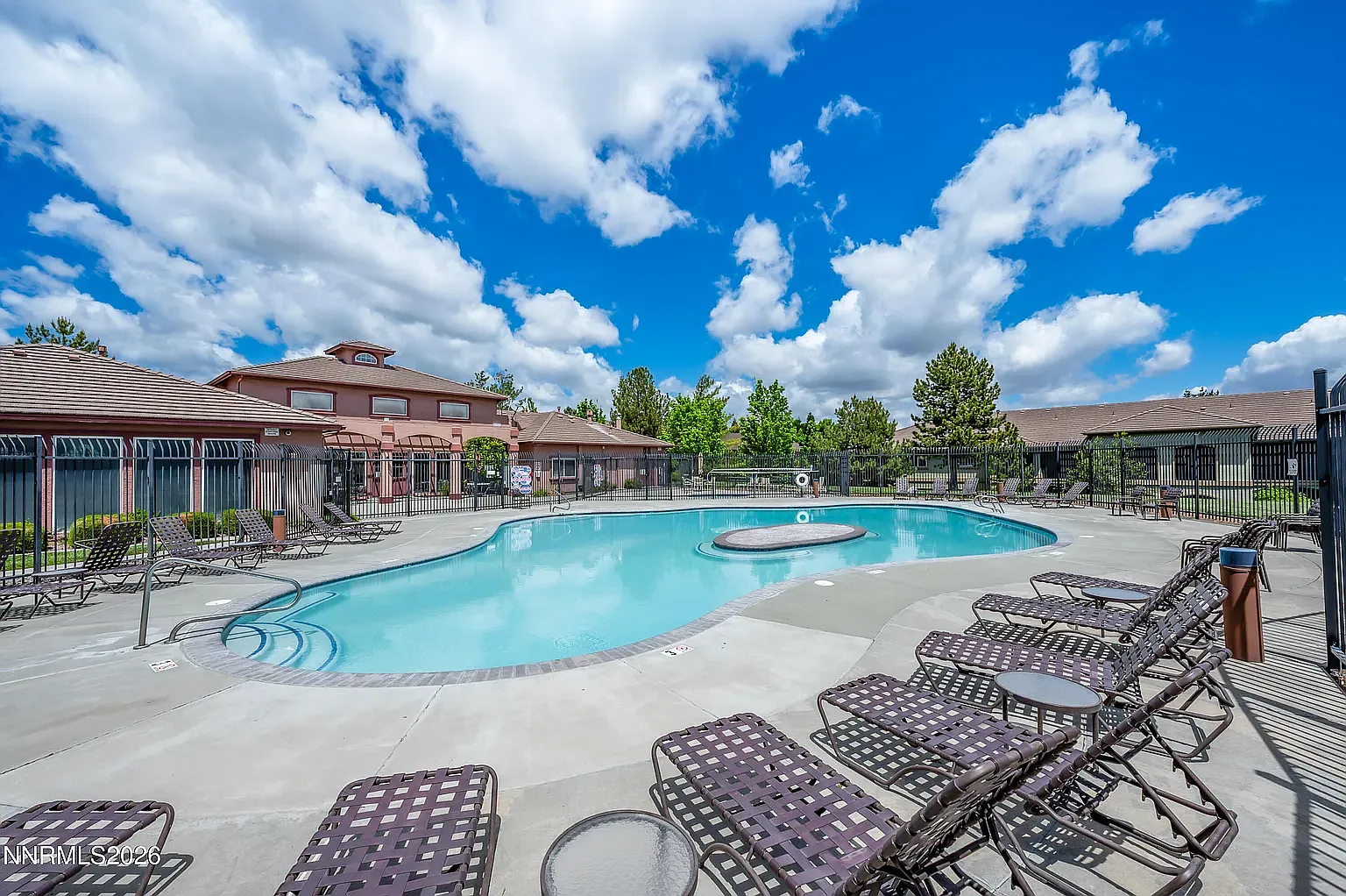 2 bed, 930 sqft, $1,645 — Photo 4