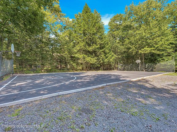 5th image of 119 Hemlock Ln